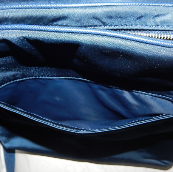 Michael Kors Water Proof Bag - Picture 4 of 8